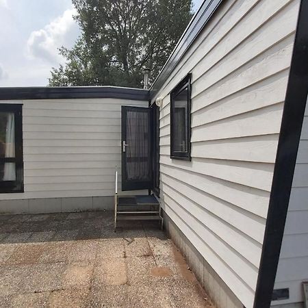 Comfortabel En Gezellig Familie Chalet Tot 6 Personen Op De Veluwe Bungalowpark De Kern Пюттен Экстерьер фото